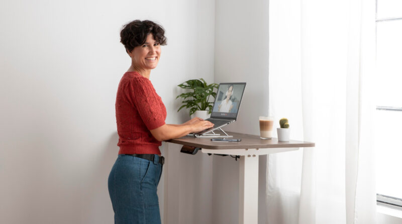 Table haute en entreprise : un levier simple pour moderniser vos espaces de travail